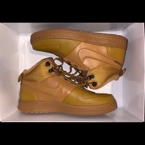 SOLD! Nike Path High Boots Size 9.5 BQ4223-700